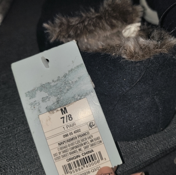 2 pairs of shoes size 7/8 toddler - Picture 4 of 10